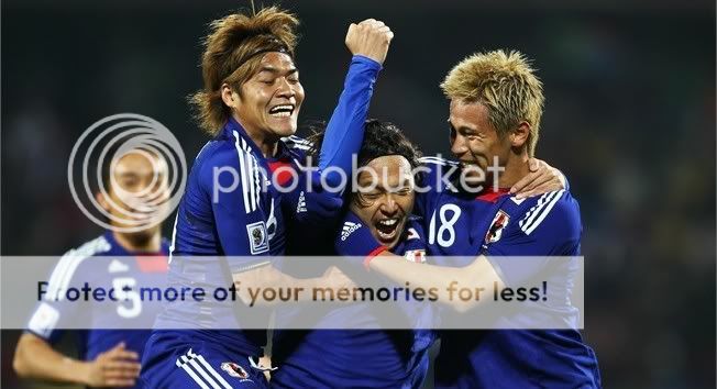 Shinji Okazaki celebrating goal