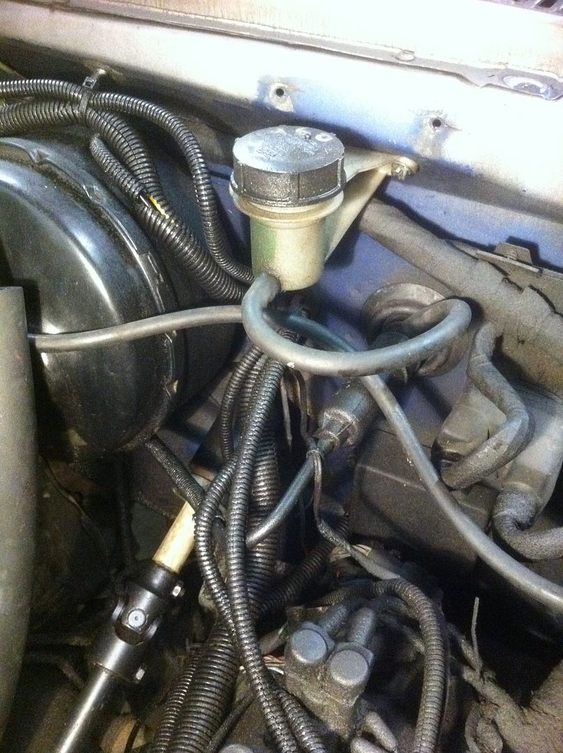 Looking for clutch fluid reservoir...