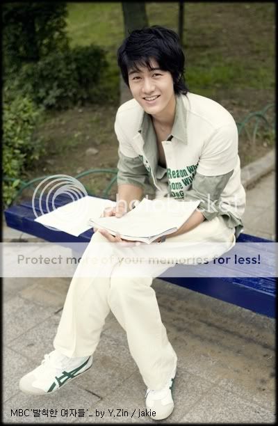 Lee Ki Woo = Rookie Pictures, Images and Photos