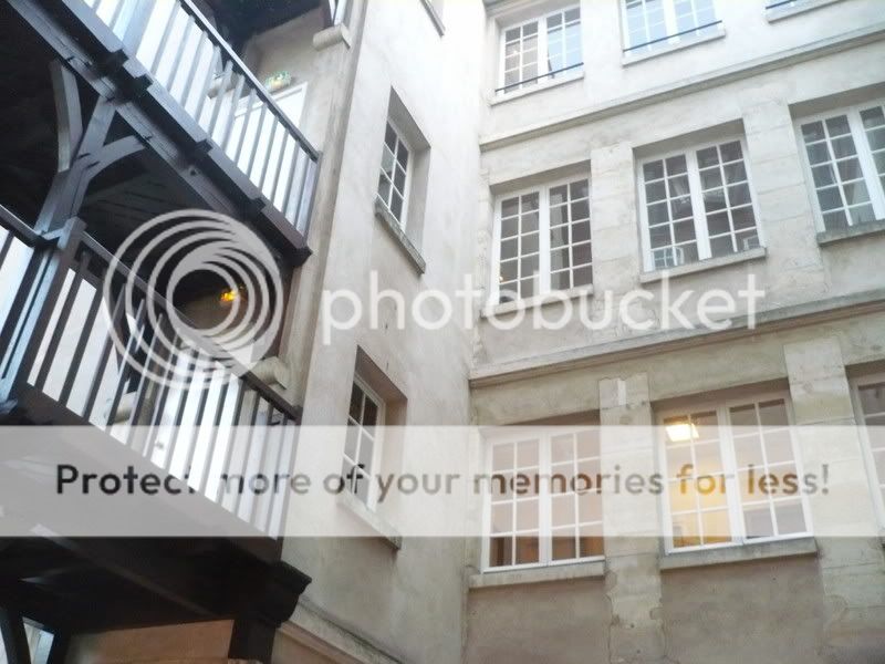 http://i380.photobucket.com/albums/oo250/parisquilts/paris%20trip%20report%20nov%202011/9f265eb4.jpg